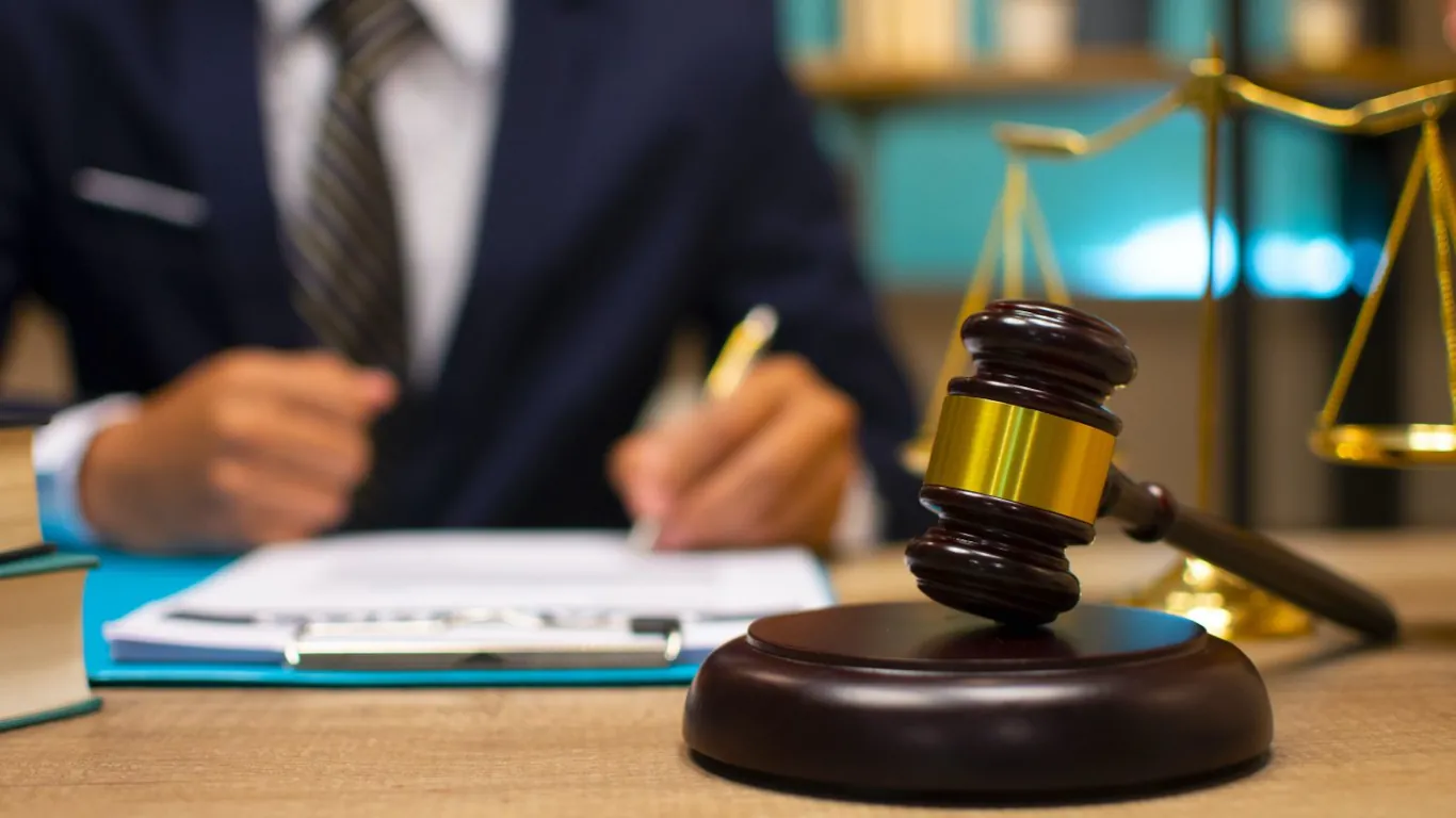 Lawyer drafting a divorce agreement 