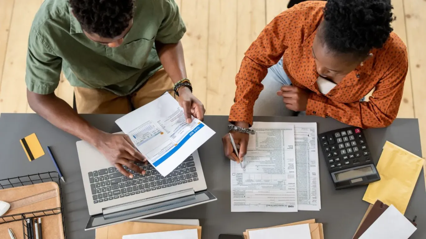 couple choosing between married filing jointly  and married filing separately