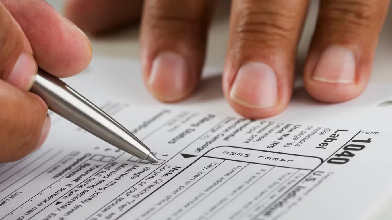 taxpayer choosing QSS as tax filing status