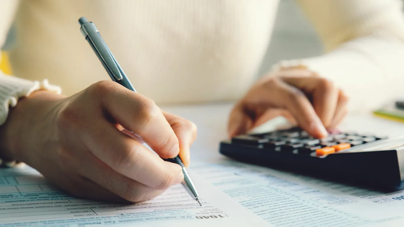 Filing a tax return without a W-2